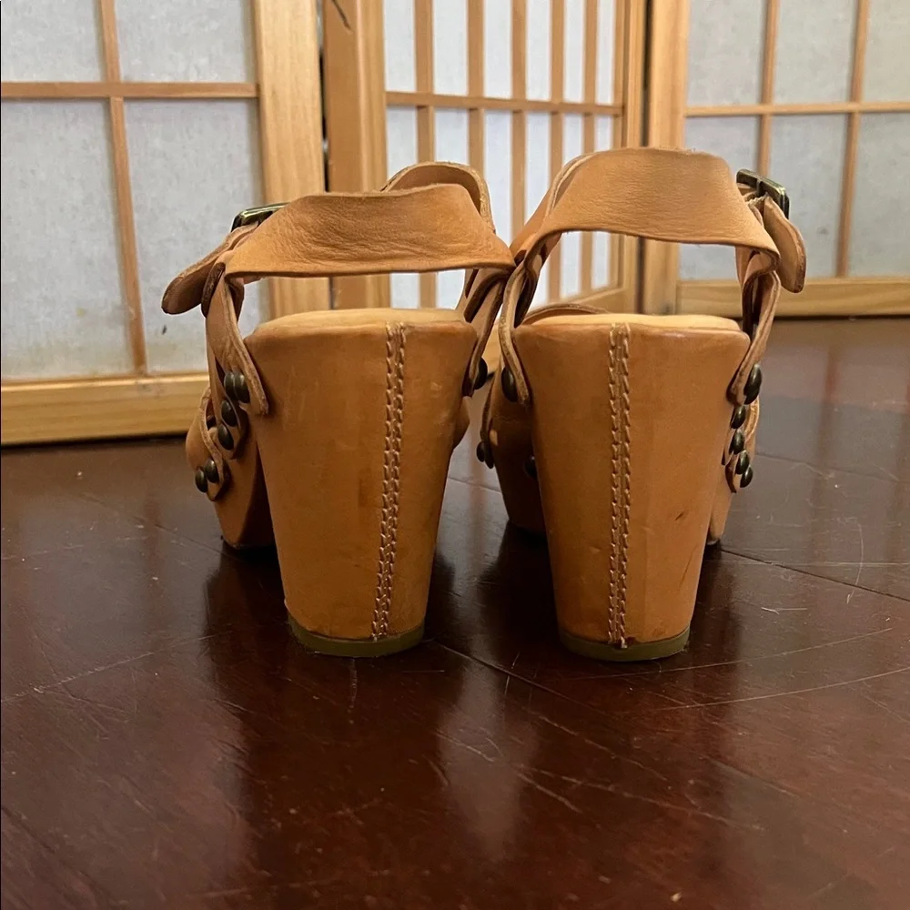 Women’s Tan Leather Platform Sandals with Buckle